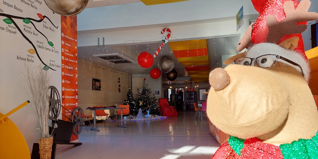 Les décorations de Noël au Centre International de Séjour - éthic étapes de Narbonne